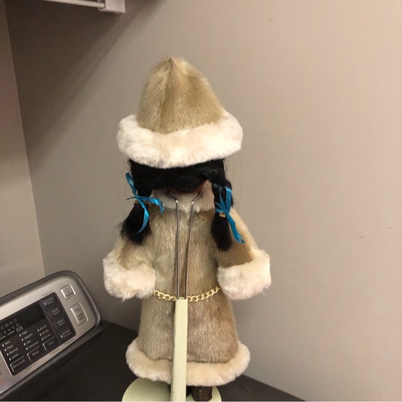 Vintage Regal Made in Canada Doll - Beautiful Condition & beautiful details - Picture 5 of 16